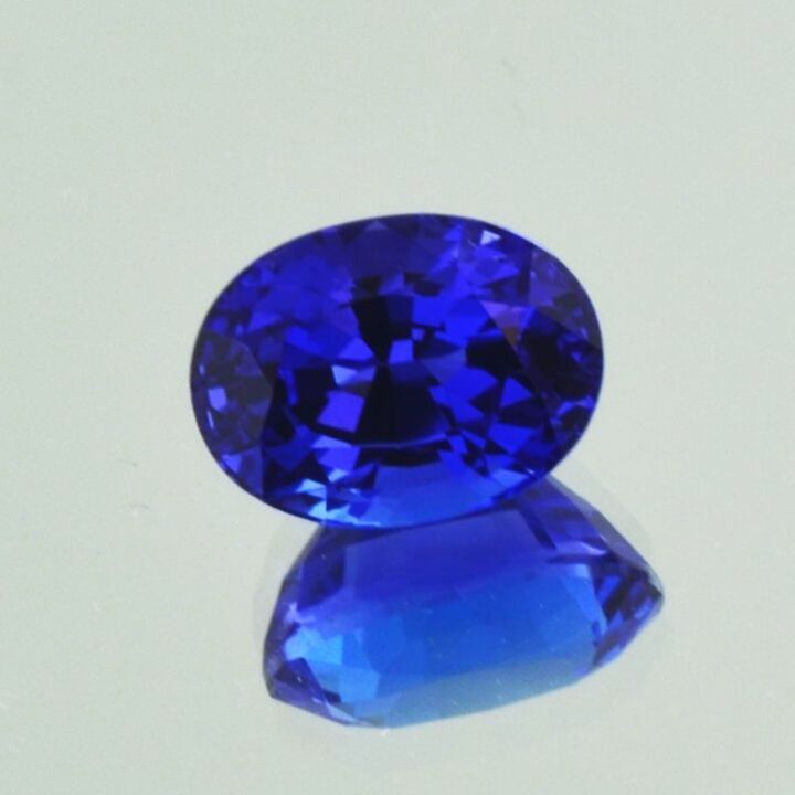 Tansanit oval intensives Blau 4,49 ct.