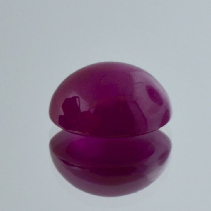 Burma Ruby cabochon oval 6.32 ct.