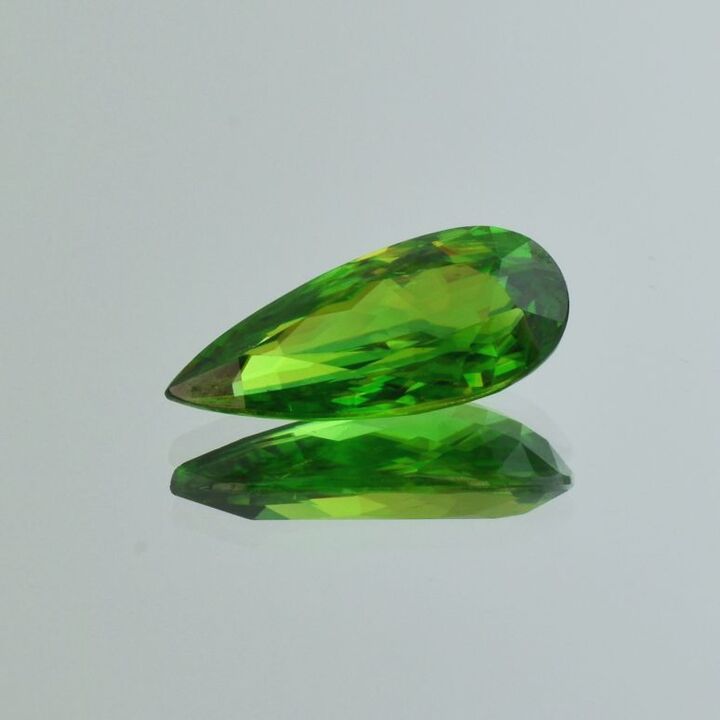 Sphen Tropfen grün 4,04 ct.