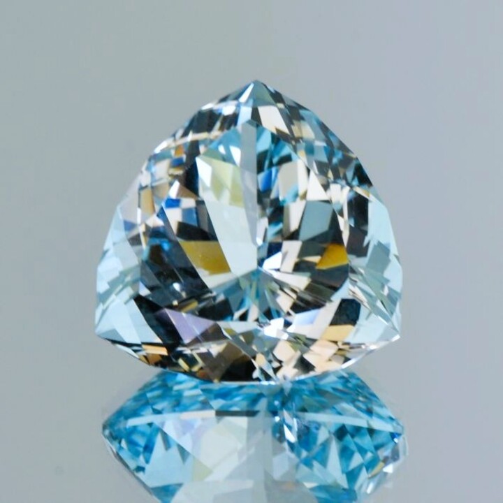 Topas Trillion hellblau unbehandelt 35,61 ct.