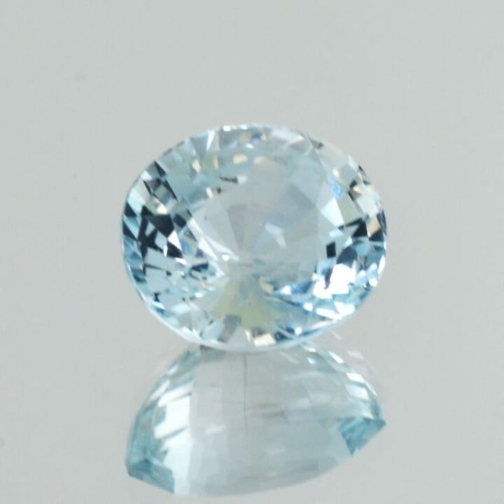 Topas oval zartblau unbehandelt 9,28 ct.
