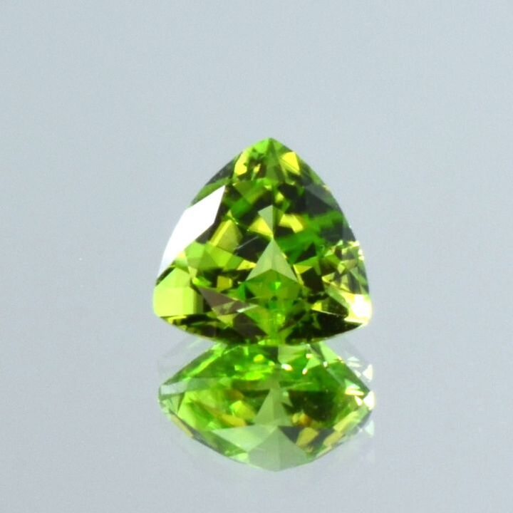 Peridot Trillion grün unbehandelt 1,93 ct