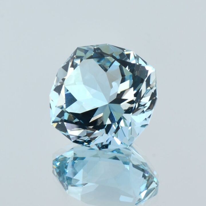 Topaz Design-Antik light blue untreated 22.31 ct.