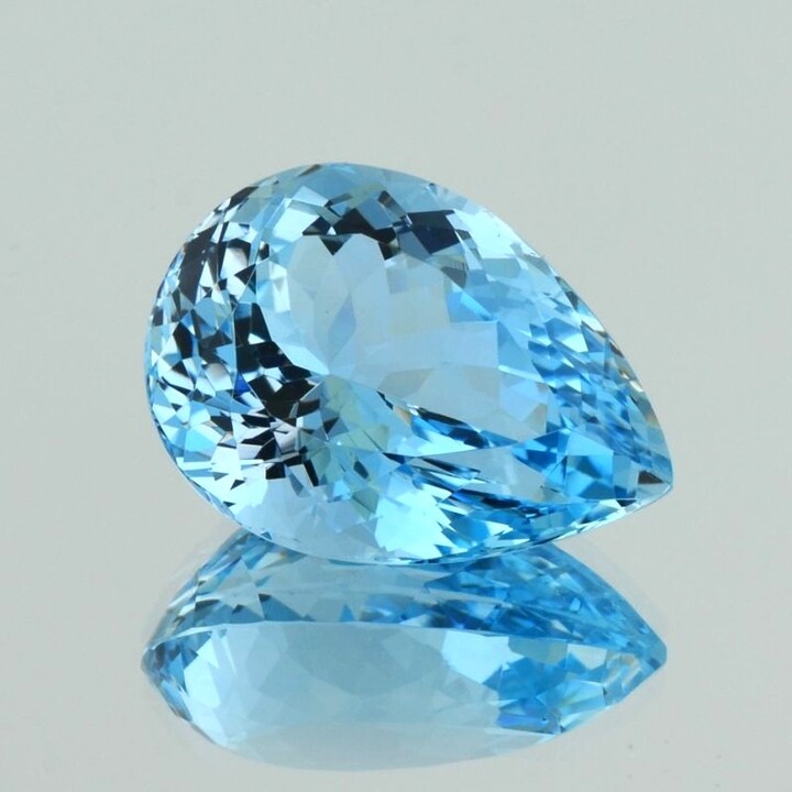 Aquamarine pear light blue 20.16 ct.