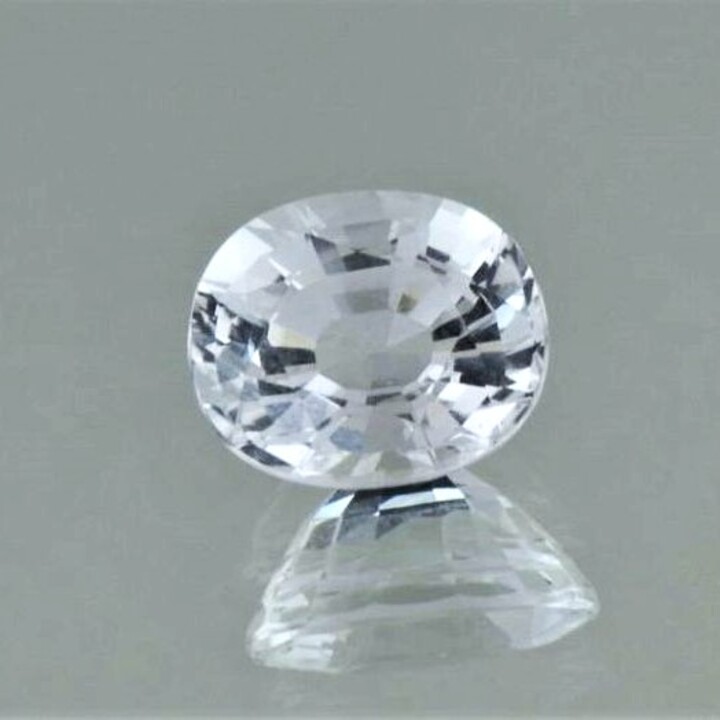 Topaz oval colorless 5.39 ct