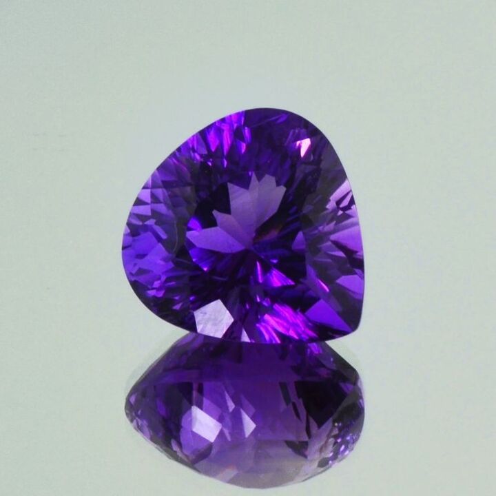 Amethyst Tropfen violett 17,87 ct.