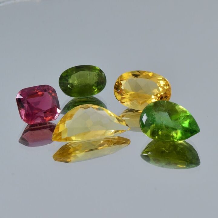 Gemischtes Farbsteine Lot faceted multicolor 25.57 ct.