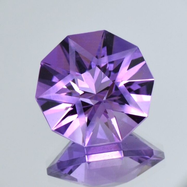 Amethyst Designschliff intensives Lila 17,30 ct.