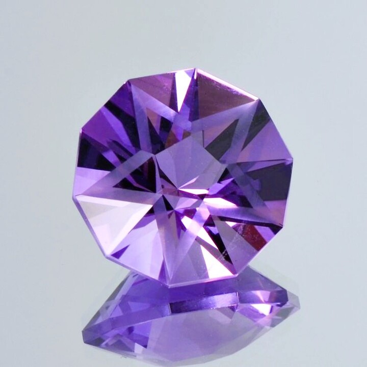 Amethyst Designschliff intensives Lila 17,30 ct.