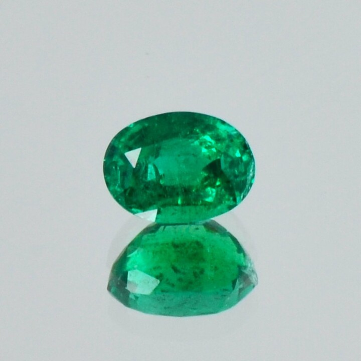 Emerald oval green 0.89 ct.