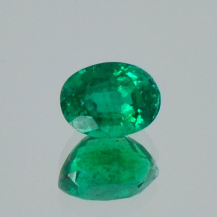 Emerald oval green 0.89 ct.