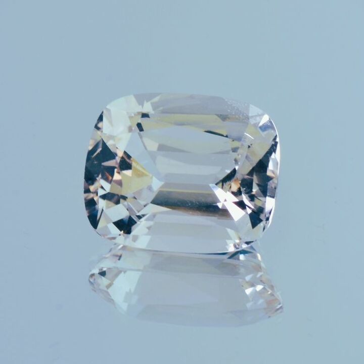 Topas antik farblos-getönt unbehandelt 15,14 ct.