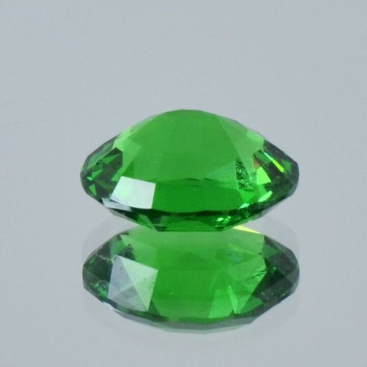 Tsavorit Granat oval intensives Grün 3,66 ct.