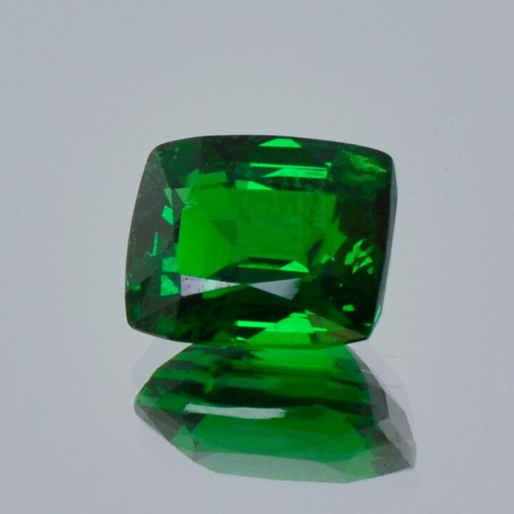 Tsavorite Garnet cushion intense green 4.06 ct.
