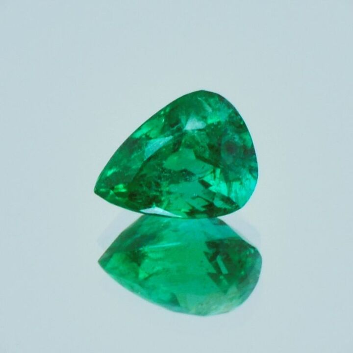 Emerald pear green 1.40 ct.