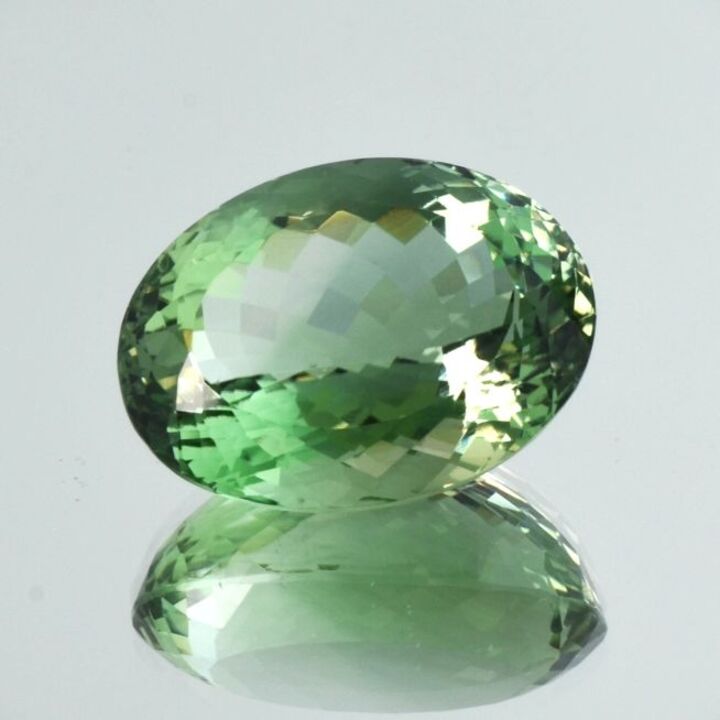 Prasiolith Quarz oval grün 30,30 ct.