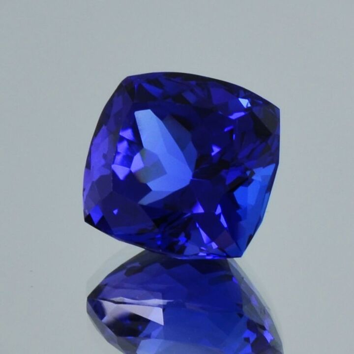 Tansanit antik intensivblau 12,05 ct.
