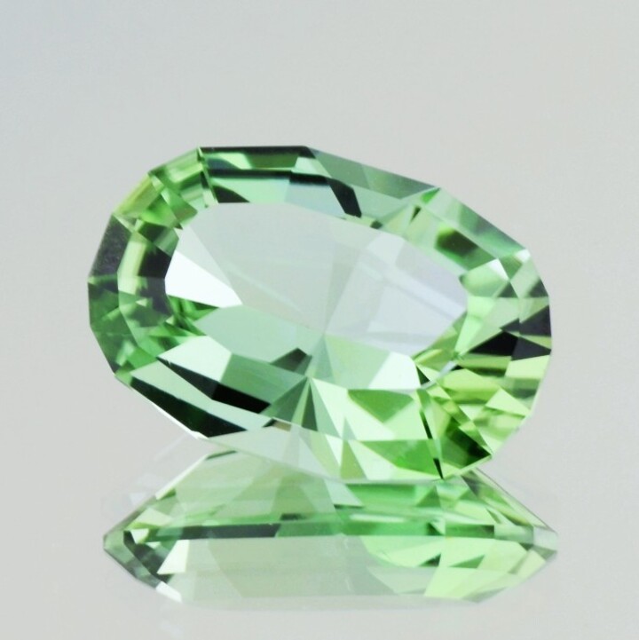 Tourmaline Design-Oval mint green 26.76 ct.