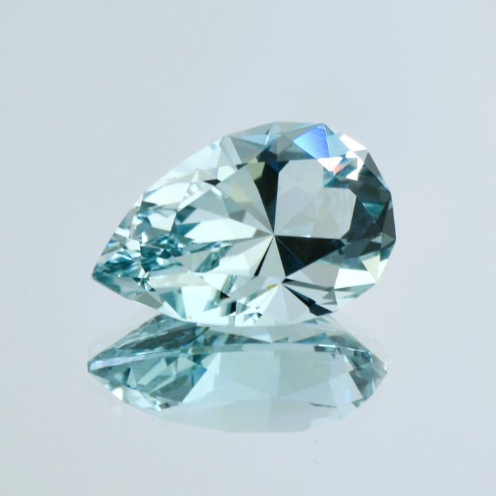 Topas Design-Tropfen hellblau 17,02 ct.