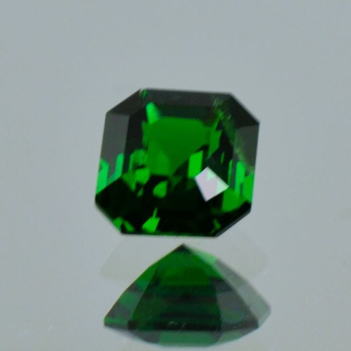 Tsavorit Granat Achteck grün 2,62 ct.