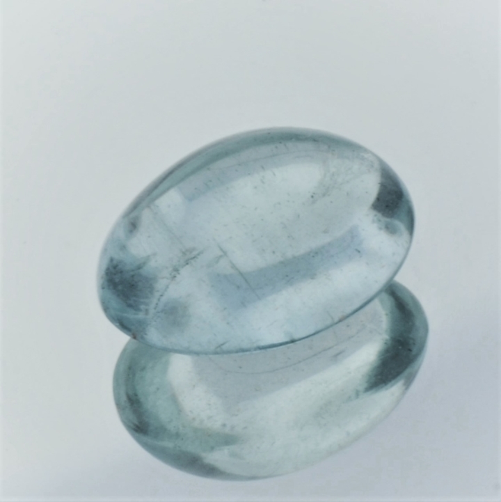 Aquamarin Cabochon oval zartblau 9,97 ct