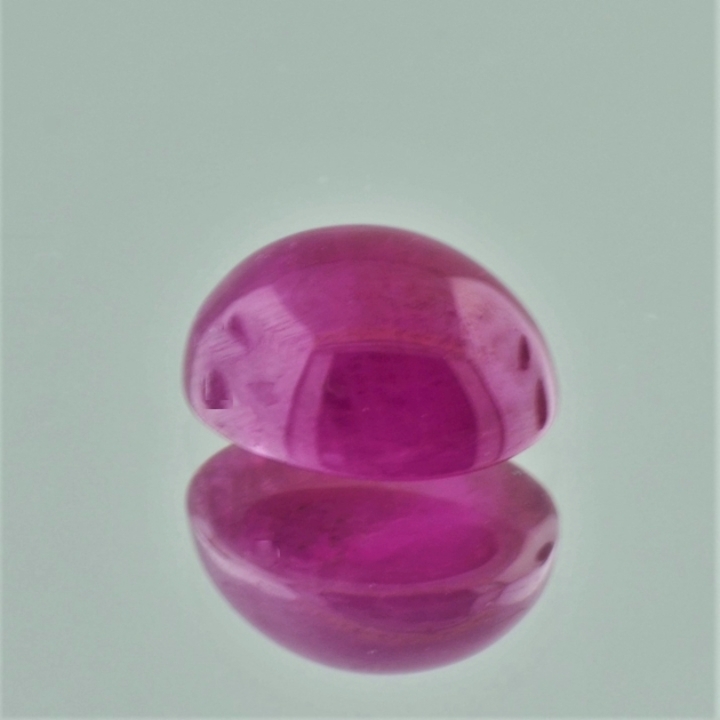 Burma Ruby cabochon oval 6.32 ct.