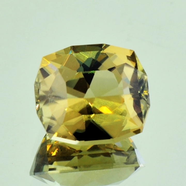 Diaspore Sultanit Design 10.90 ct