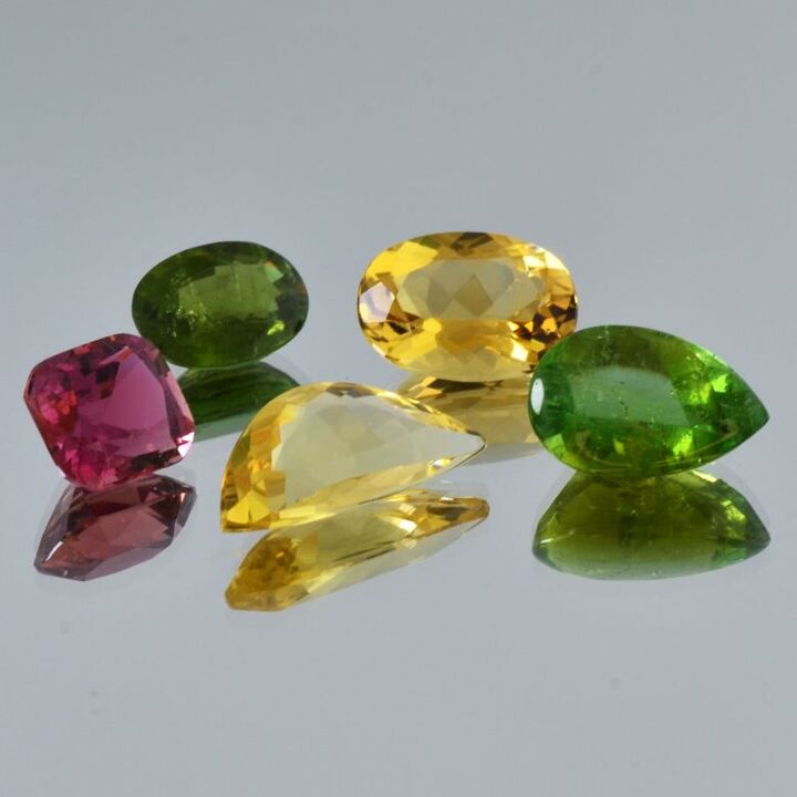 Gemischtes Farbsteine Lot faceted multicolor 25.57 ct.