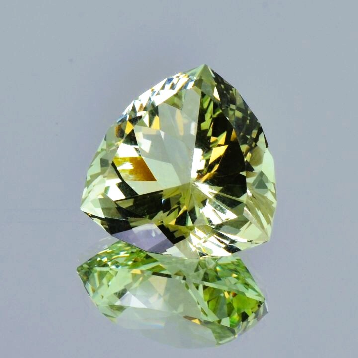 Heliodor Beryll Trillion helles Gelbgrün 15,20 ct.