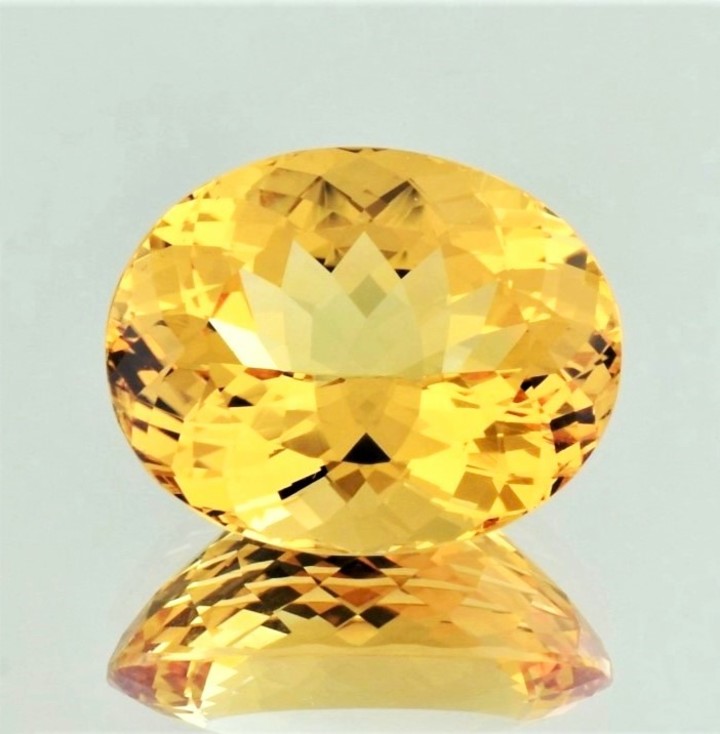 Imperial Topas oval gelborange unbehandelt 21,37 ct.