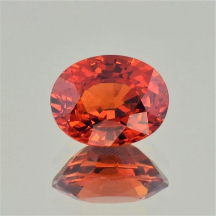 Mandarin-Granat oval rötlich-orange 6,62 ct.