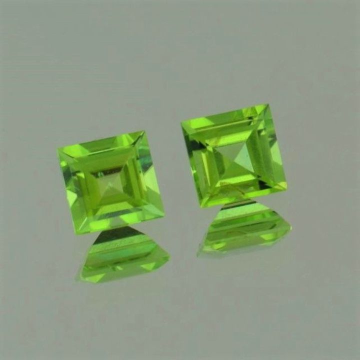 Peridot Pair square green 3.5 ct