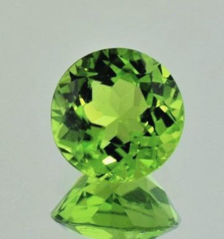 Peridot rund grün 5,41 ct.