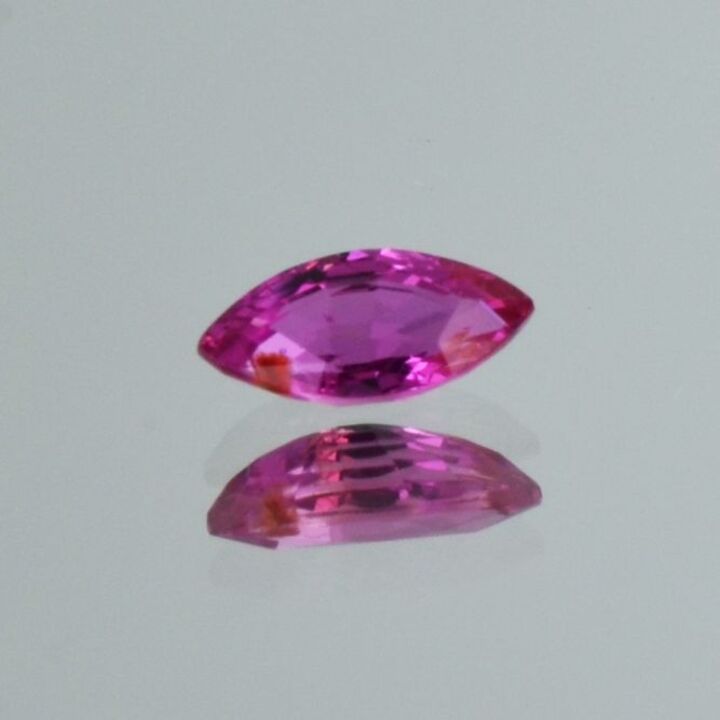 Rubin Navette rötlich-pink unbehandelt 0,63 ct.