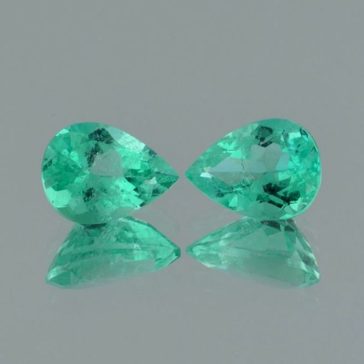 Emerald Pair pear green 5.42 ct