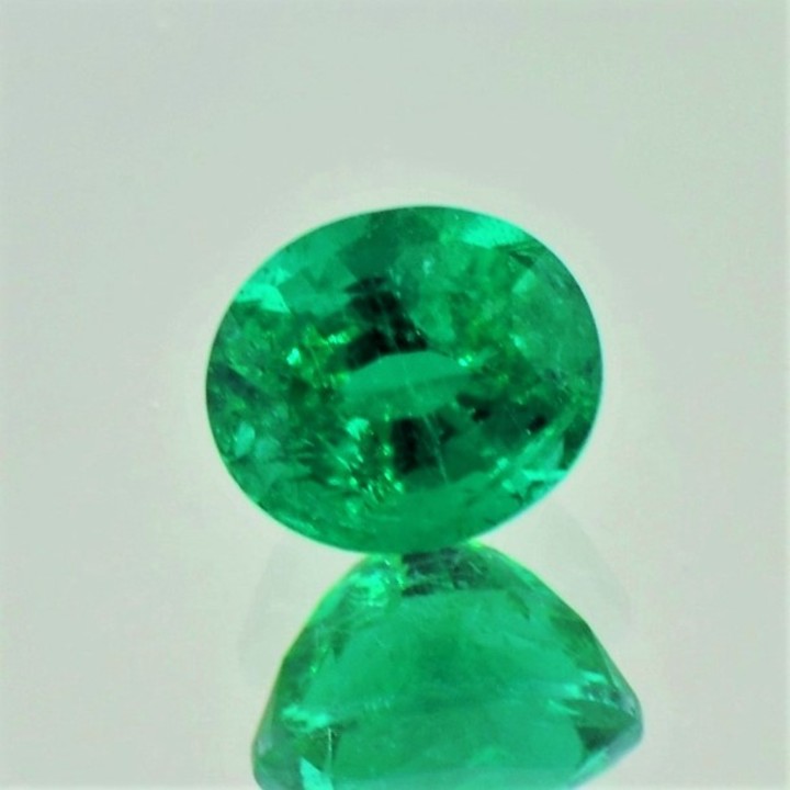 Emerald oval intensives-grün 1.23 ct.