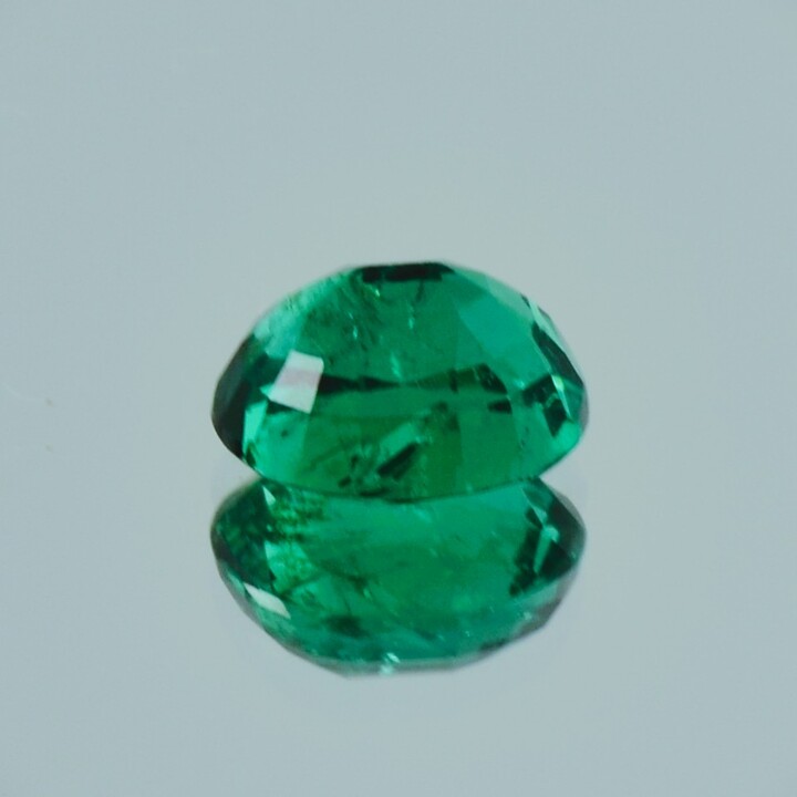 Smaragd oval intensives Grün 2,402 ct