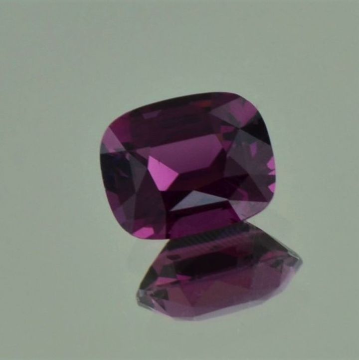 Spinel cushion purple 3.53 ct.