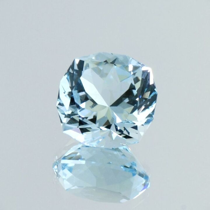 Topas Design-Antik hellblau unbehandelt 7,63 ct