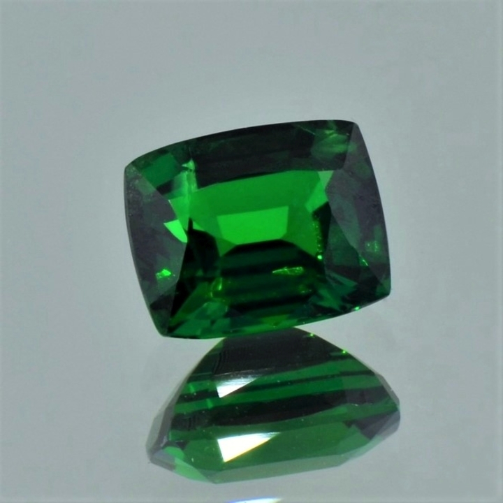 Tsavorite Garnet cushion green 4.06 ct.