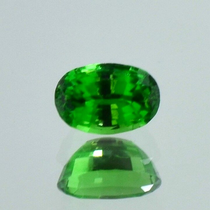 Tsavorite Garnet oval intense green 1.42 ct.