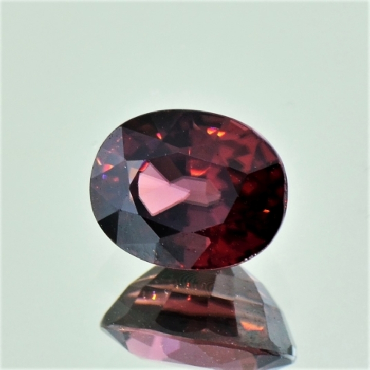 Zircon oval pinkish red 3.65 ct