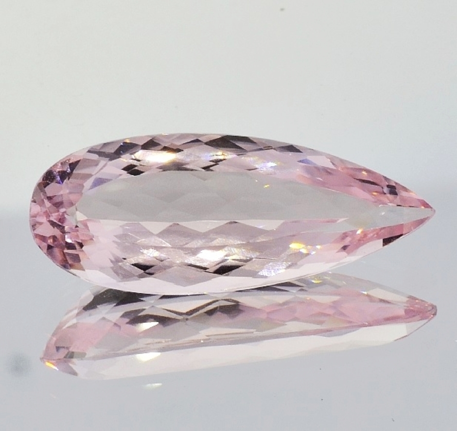 Morganit Tropfen 12,82 ct