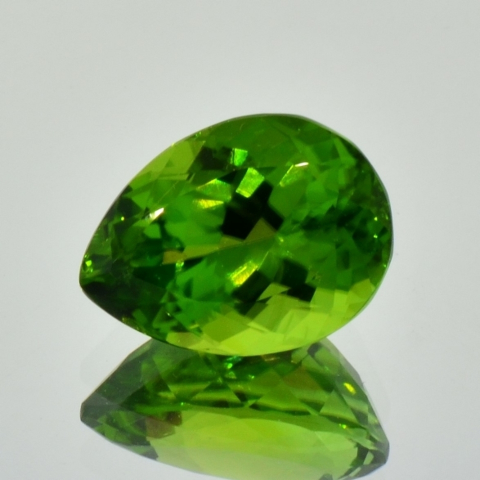 Peridot pear 11.04 ct