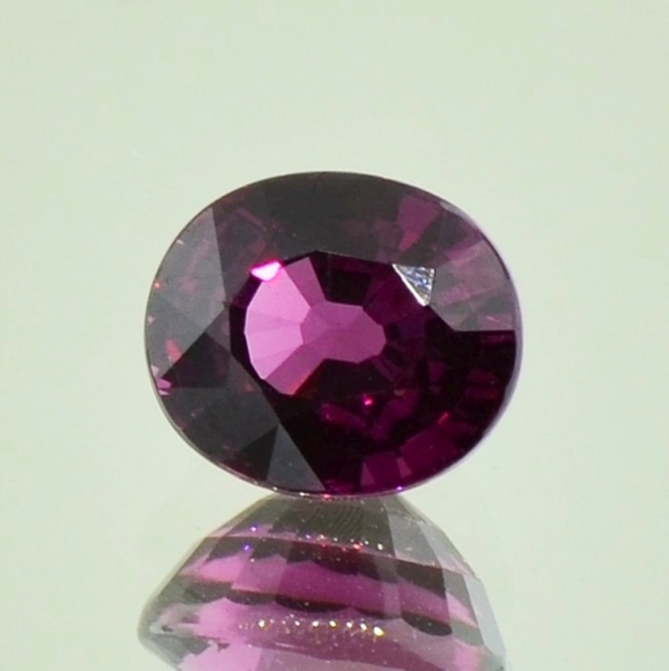 Rhodolite oval 4.18 ct