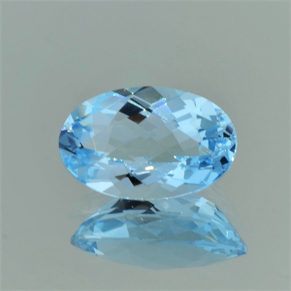 Aquamarin oval hellblau 9,01 ct