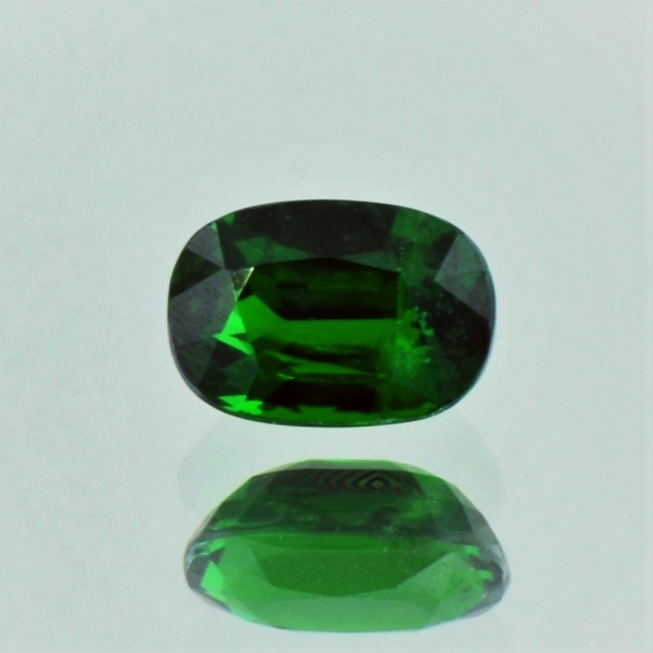 Tsavorit Granat antikoval grün 2,28 ct