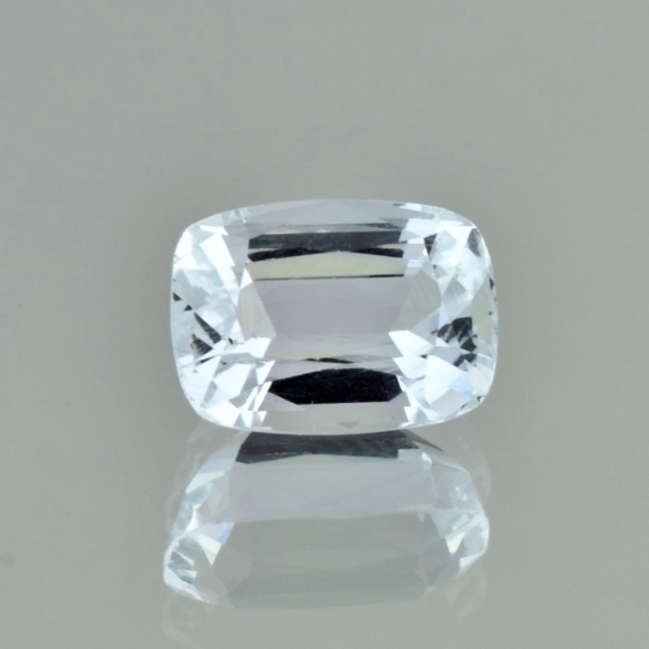 Aquamarine cushion very light blue 4.54 ct