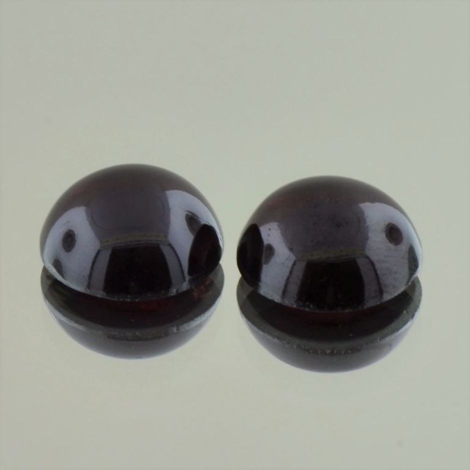 Almandite Garnet Pair Cabochons round 21.16 ct