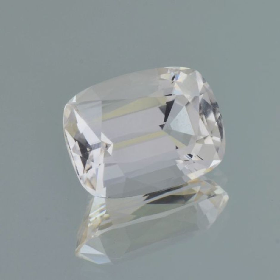 Topaz cushion farblos-getönt 19.63 ct